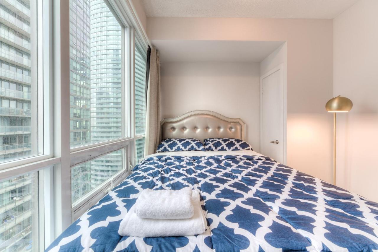 Stylish Newly Furnished Condo With Beautiful Lake View Торонто Экстерьер фото