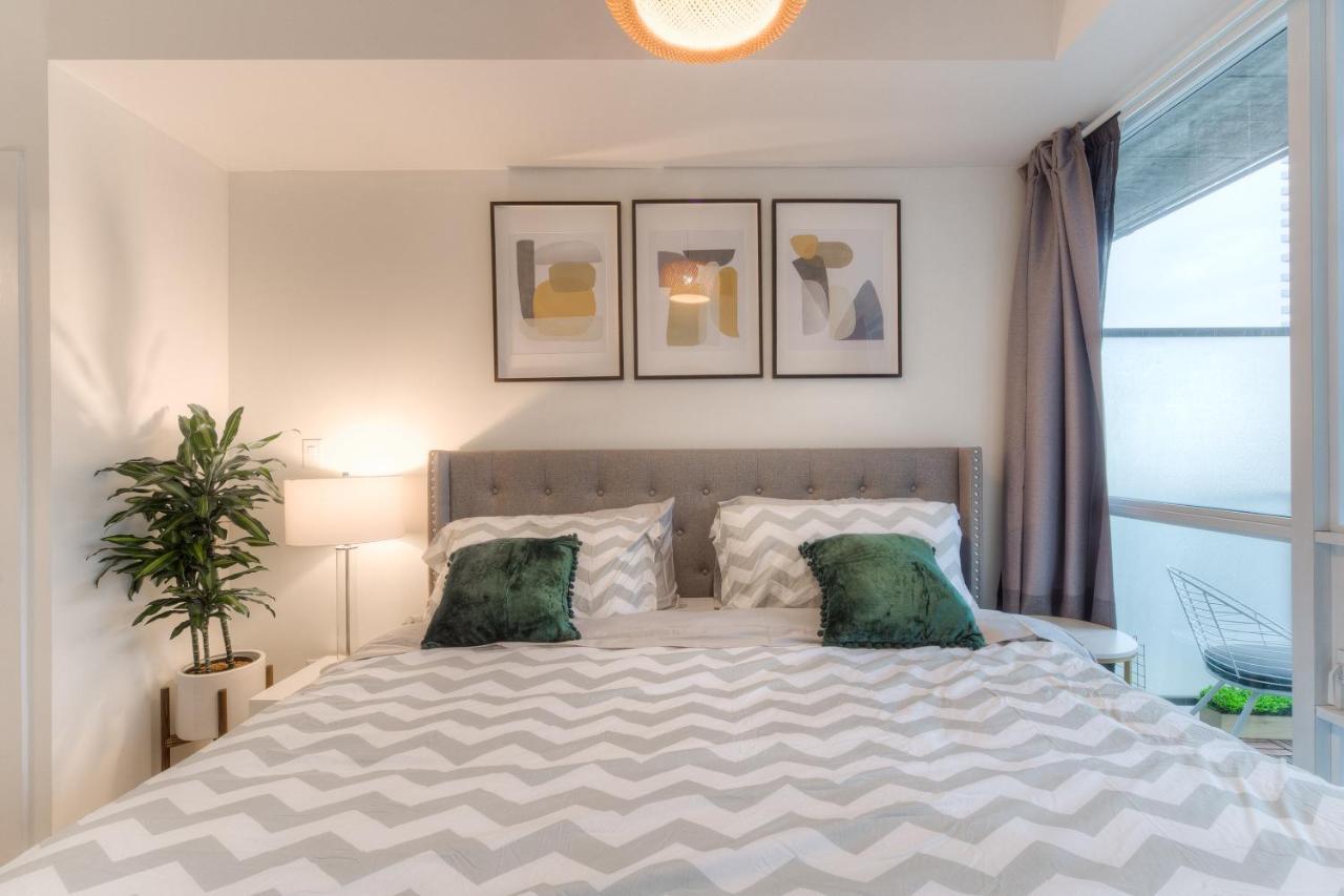 Stylish Newly Furnished Condo With Beautiful Lake View Торонто Экстерьер фото