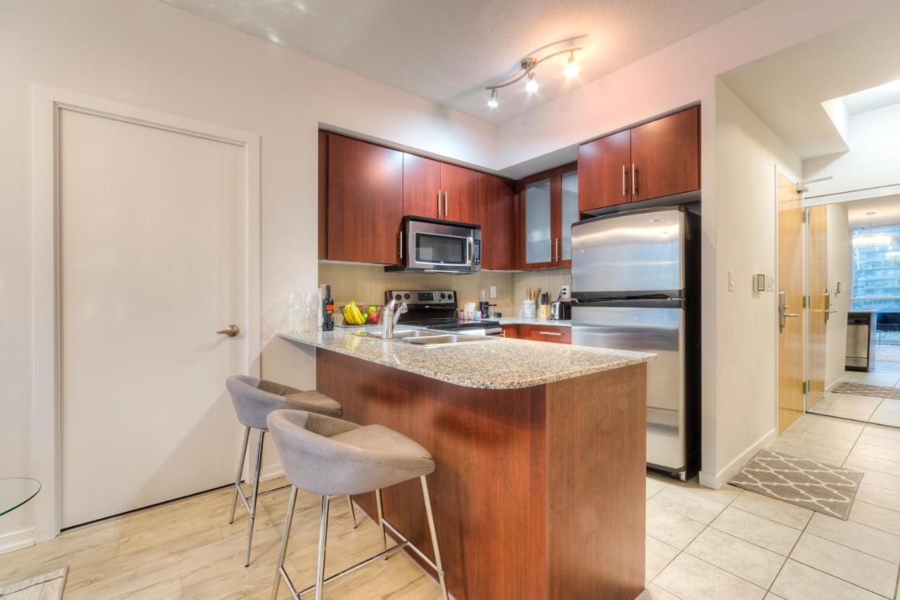 Stylish Newly Furnished Condo With Beautiful Lake View Торонто Экстерьер фото