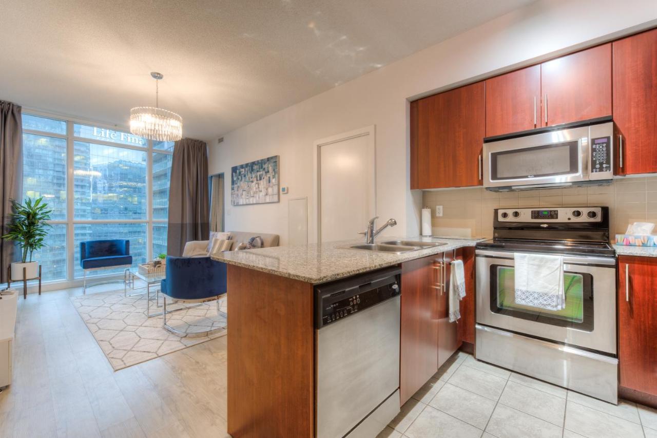 Stylish Newly Furnished Condo With Beautiful Lake View Торонто Экстерьер фото
