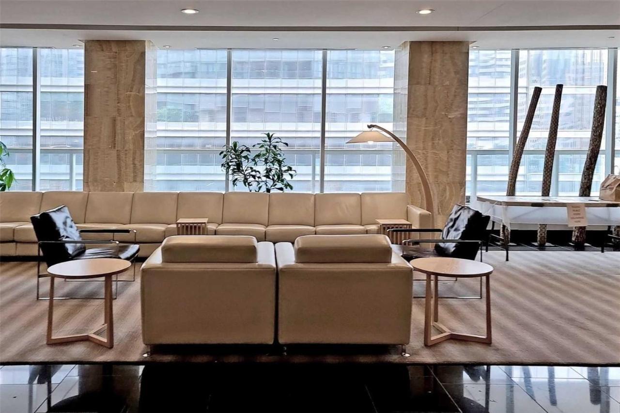 Stylish Newly Furnished Condo With Beautiful Lake View Торонто Экстерьер фото